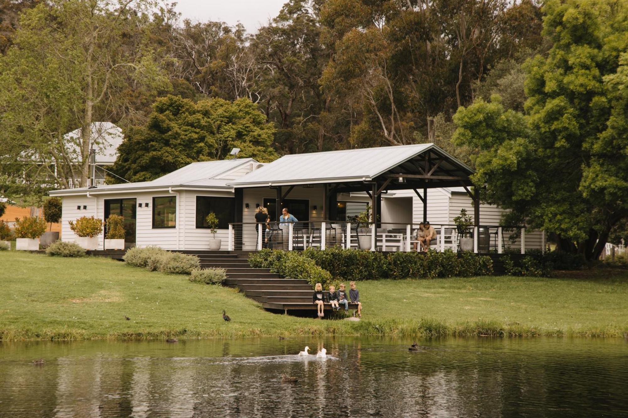 Ampersand Estates Villa Pemberton Exterior photo